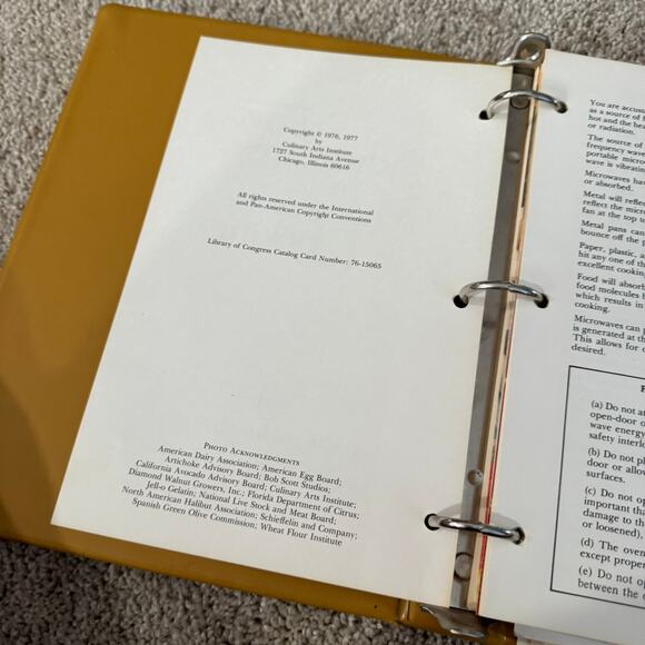 Vintage 1977 Montgomery Ward Adventures in Microwave Cooking Recipe Book Binder - Picture 7 of 16
